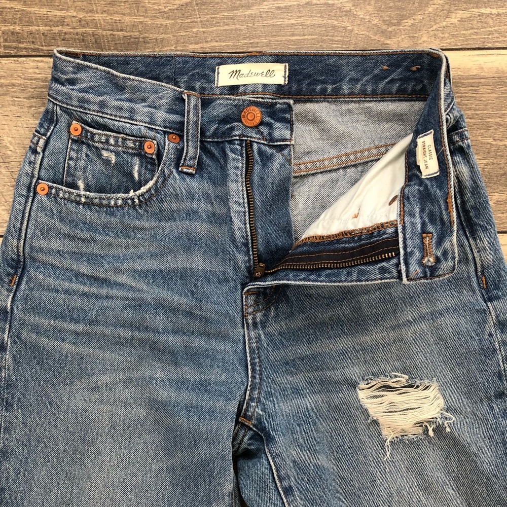 Madewell classic straight jeans size 23 mom jeans, blue jeans with ripped detail